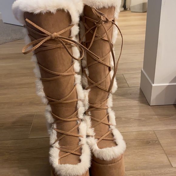 Fuzzy Demonia platform heel boots - Picture 2 of 3